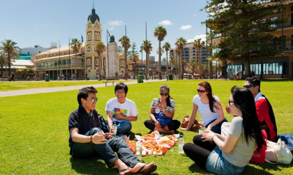 Chi phí sinh hoạt, văn hoá đặc sắc và đời sống người Việt tại Úc  