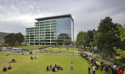 Chương trình hỗ trợ tài chính Monash University cho sinh viên quốc tế khó khăn 2026